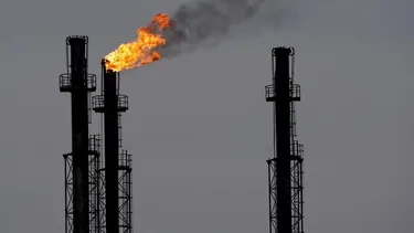 El petróleo se dispara tras ataques de EE.UU. en Medio Oriente: Precio no se veía desde 2022