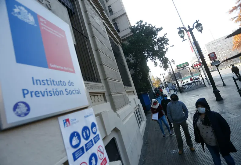 ips nego pension a mujer por no estar casada con su pareja fallecida corte ordeno revisar el caso por discriminacion.webp