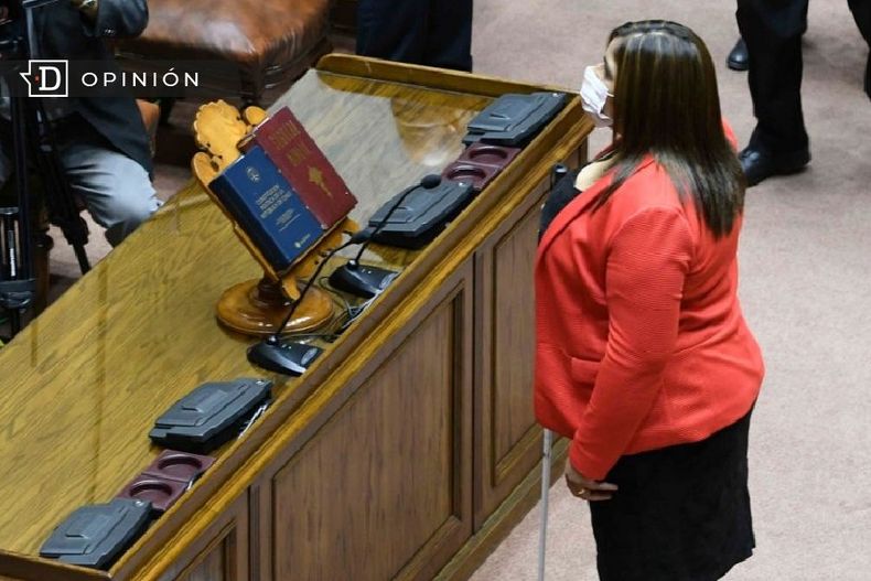 Fabiola Campillai asumiendo como senadora ED1.jpg