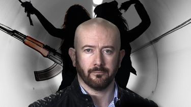 La pareja, “la amante” y un AK-47: La querella de Rafael Garay que lo tiene con protección policial