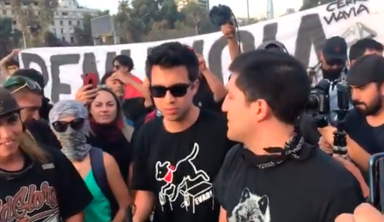 Gustavo Gatica en Plaza de La Dignidad 1.png