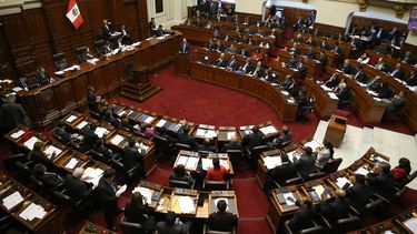 Efecto ultimátum: Presidente peruano consigue apoyo para reforma constitucional que busca resolver crisis en poder judicial