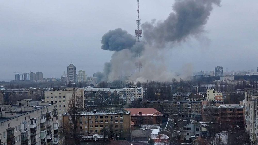 Rusia comienza a bombardear Kiev y pide a habitantes que “abandonen la ciudad por su bien”
