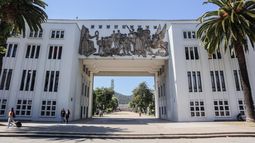 Estudiante de magíster recurrió a Suprema para titularse a pesar de deuda: Fue obligado a pagarla