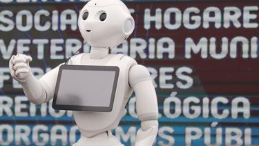 El Desconcierto | Imagen referencial Rencat el primer bot municipal en Chile con Inteligencia Artificial .jpg