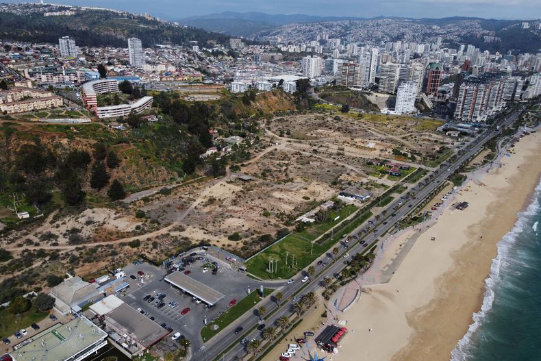 Paño Las Salinas en Av Jorge Montt, lugar donde se ubicaban antiguamente las petroleras de Viña del Mar. Créditos: Agencia UNO.&nbsp;