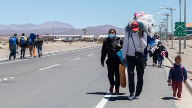 ADELANTO| ¿Cuántas cosas caben en un bolso?: Las crónicas migrantes de Jorge Rojas
