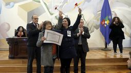 Universidad de Chile realiza entrega de títulos póstumos y simbólicos y anuncia Política de Verdad y Memoria