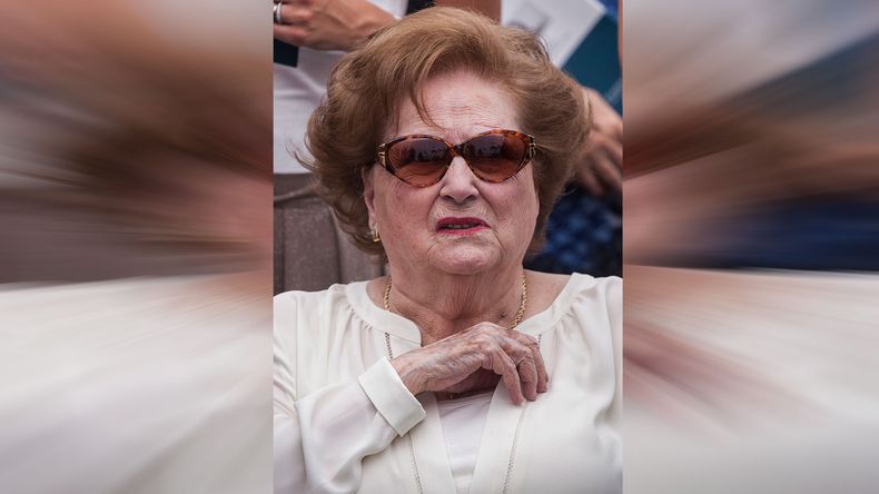 Lucia Hiriart.jpg