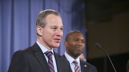 Las acusaciones de violencia machista que impulsaron la dimisión del fiscal de Nueva York que impulsó el #MeToo