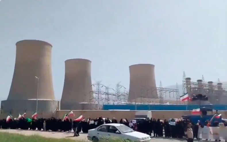 Cadenas humanas en Irán en protesta contra Donald Trump. Foto: Captura de video