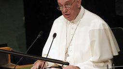 Papa Francisco califica de “errores” los abusos contra menores de la Iglesia Católica