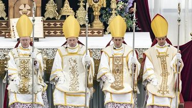 Los cuatro religiosos ordenados obispos en una misa pontifical organizada por la Sociedad de San Pío X (FSSPX) - Agencia EFE