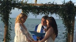 Profesora lesbiana fue despedida en Florida tras publicar imágenes de su matrimonio
