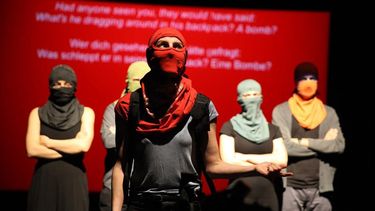 El Desconcierto | mateluna en berlin teatro hau 2_orig.jpg