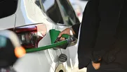 video| entrevistado se dio cuenta en vivo como le iba a afectar alza de la bencina tras decir que ?no me importa, no tengo auto?
