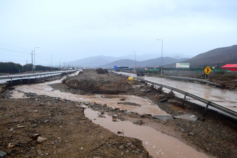 Evacuaciones de quebradas por intensas lluvias en Región de Coquimbo - Agencia Uno