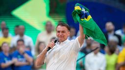VIDEO| Bolsonaro regresa a Brasil tras 90 días en EE.UU. para liderar a la ultraderecha