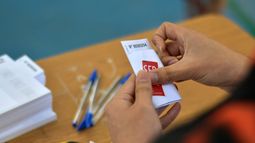 Proponen proyecto para que extranjeros en Chile solo puedan votar después de 10 años de permanencia