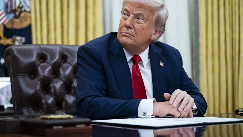 Trump firma orden ejecutiva para aumentar presión de agua en duchas pese a crisis hídrica global: Para cuidar mi hermoso cabello