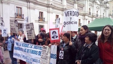 No hubo recepción en La Moneda: Agrupaciones de DD.HH exigen al gobierno combatir impunidad