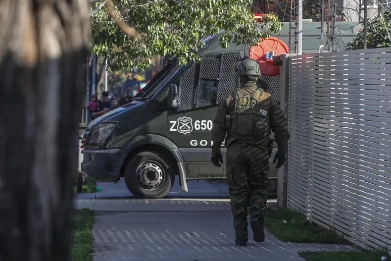 carabinero fue dado de baja por intento de robo de petroleo en cuartel y fue a juicio corte mantuvo su expulsion de la institucion.webp