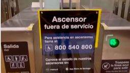 Cartel habitual en estaciones del Metro de Santiago - Captura de video Cartel habitual en estaciones del Metro de Santiago - Captura de video