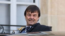 Nieta de ex presidente Mitterrand acusa al ministro de Ecología francés de violación