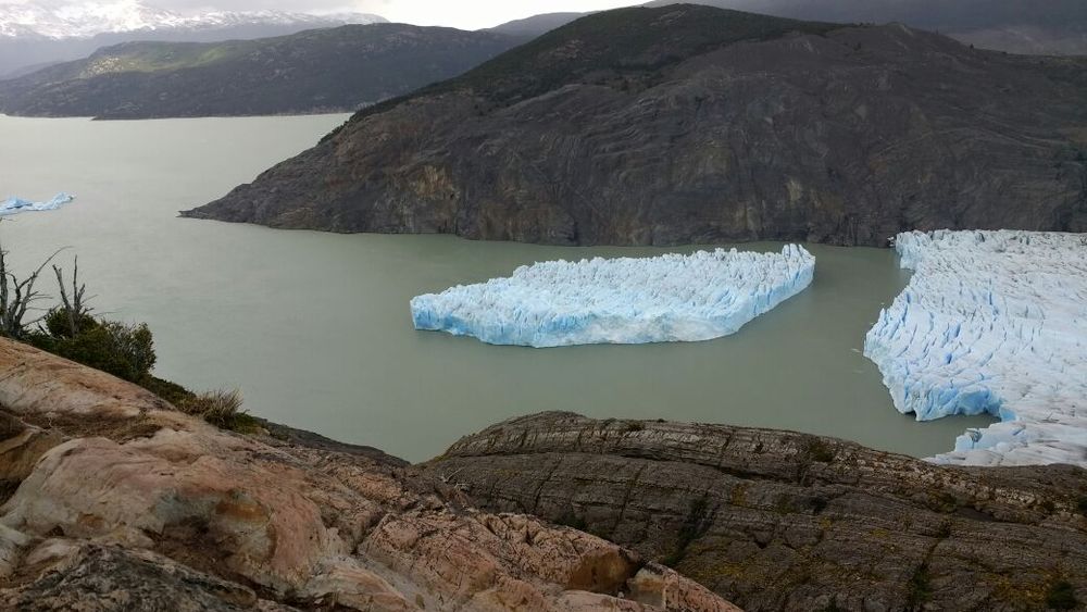 Preocupación en Torres del Paine por impactante fractura del glaciar Grey