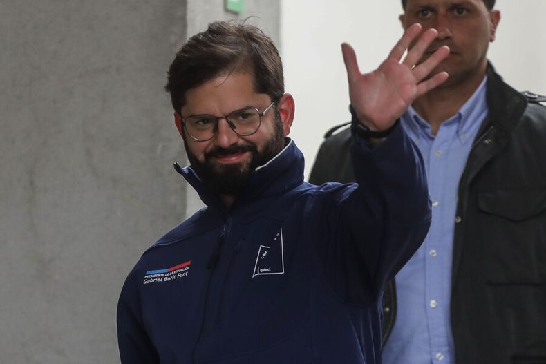 dictando clase magistral y con seis escalas viaje de boric a china por inversion digital.jpg