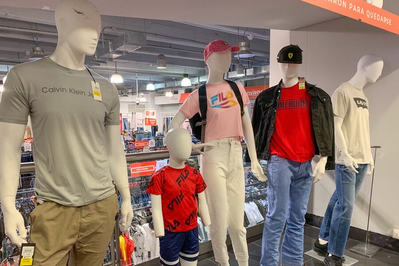 baja en precio del dolar disminuira hasta en un 30 valor de las prendas de ropa.jpg