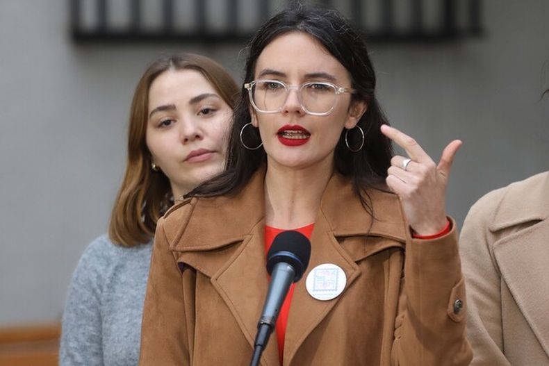Camila Vallejo Agencia Uno.jpeg