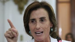 Marcela Cubillos insiste en defensa de polémica reformulación de la malla curricular: No se deja de enseñar nada de Historia