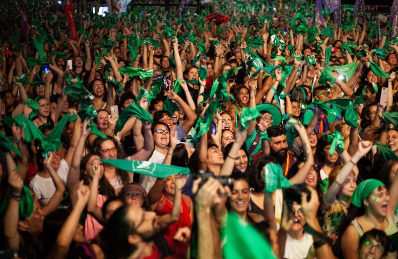 Pauelazo Feministas Argentina scaled.jpg