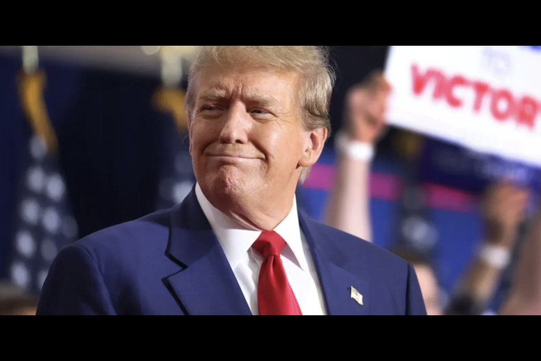 trump cuestiona reeleccion de biden y se mofa de la caida del mandatario en escaleras.png