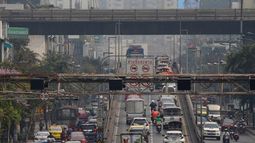 Así los padres no tienen que llevar a los niños en autos: Bangkok cierra 437 escuelas por nube tóxica de contaminación