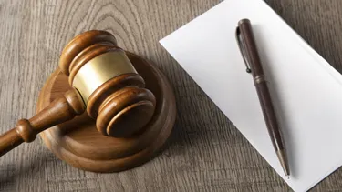 La despidieron tras diagnóstico de sobrecarga laboral y 4 meses con licencia médica: Deberán pagarle $28 millones