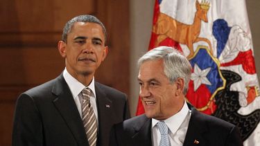 “Un extrovertido multimillonario de centroderecha”: Obama describe a Piñera en sus memorias