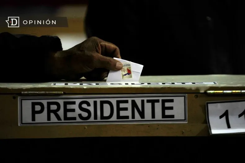 26688 mano de una persona votando.webp