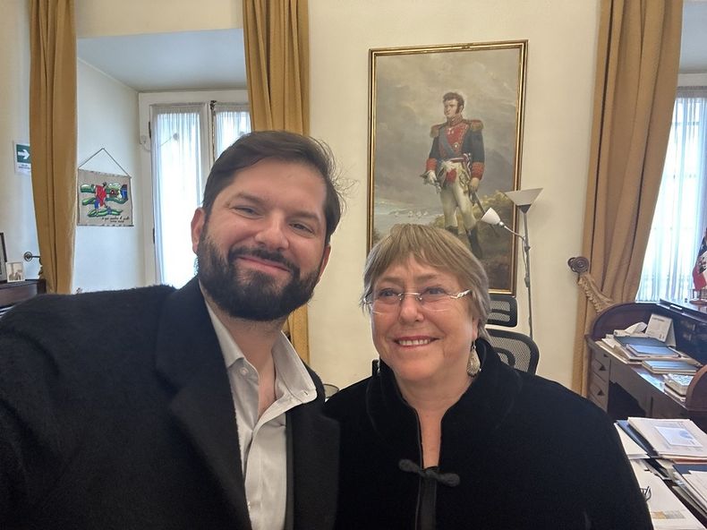 boric y bachelet.jpg