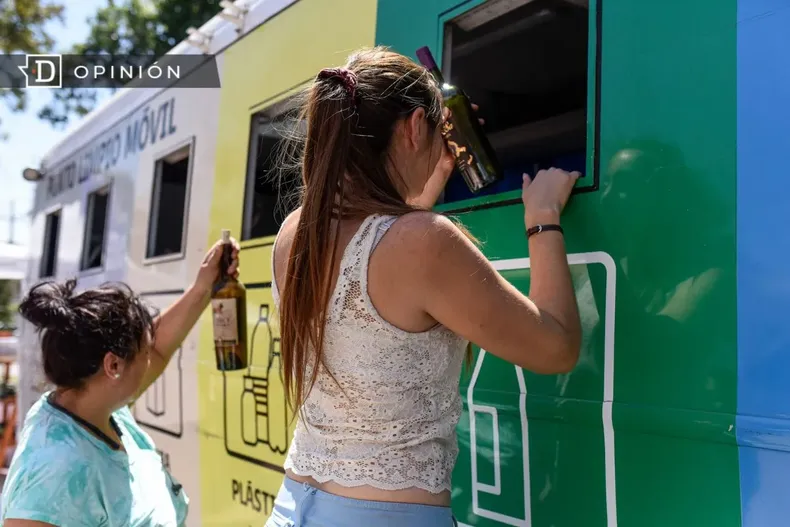 29762 gente reciclando.webp