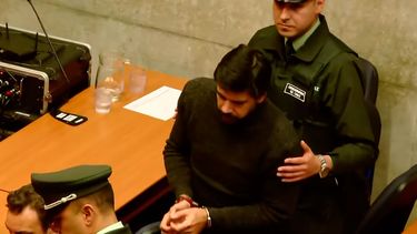 Joaquín Lavín Jr. sale esposado del centro de Justicia - Captura de video