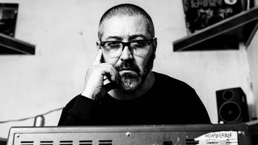 Lalo Meneses de Panteras Negras lanza Pungas Insurrectos con samplers de Jorge González