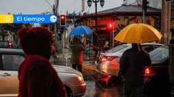 Chubascos en Santiago: Las comunas donde caerán precipitaciones este domingo