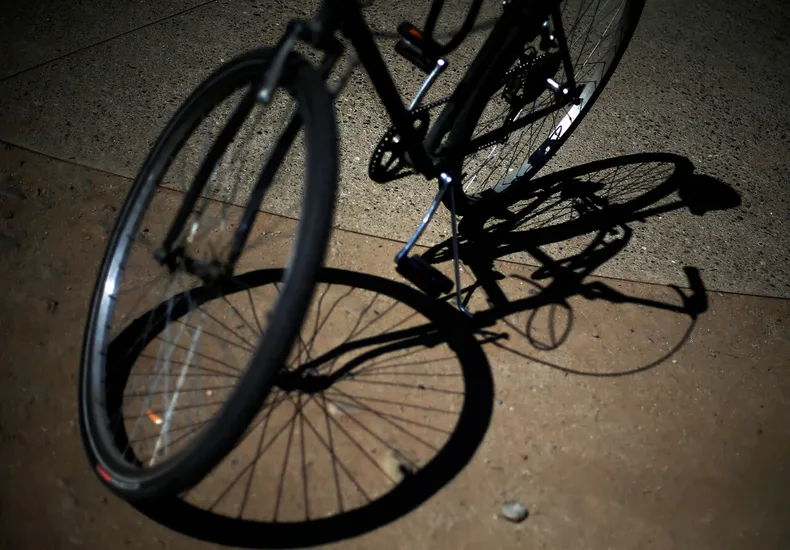 cliente compro online 3 bicicletas y le anularon transaccion sin motivo  corte ordeno entregarlas e indemnizarlo con 500 mil.webp