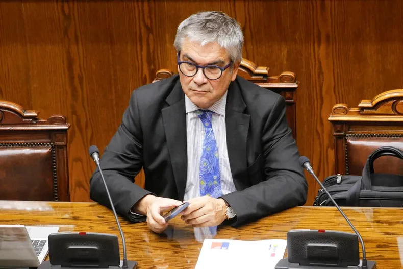 tienen que cumplirla, mas alla de gustarles o no   marcel envia mensaje a afps tras aprobacion de reforma de pensiones.webp