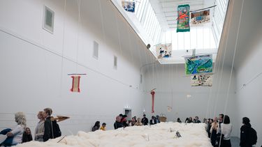 El Desconcierto | Minga por el Mar: Exposición de Cecilia Vicuña en Noruega une a pueblos originarios de Chile y el pueblo sami