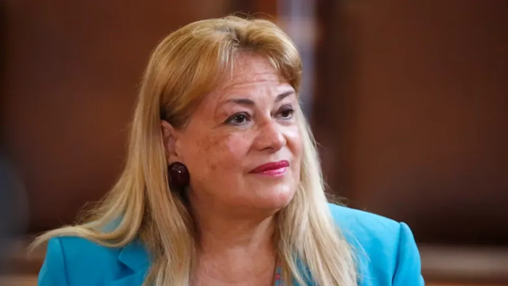 Fiscalía investiga $25 millones recibidos por pareja de Vivanco tras fallo favorable a empresa en conflicto con Codelco