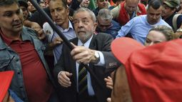 Condenan a ex presidente Lula da Silva a 9 años de prisión por corrupción y lavado de dinero