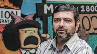 Carlos Ruiz Encina, ideólogo del FA, es detenido en flagrancia por violencia intrafamiliar
